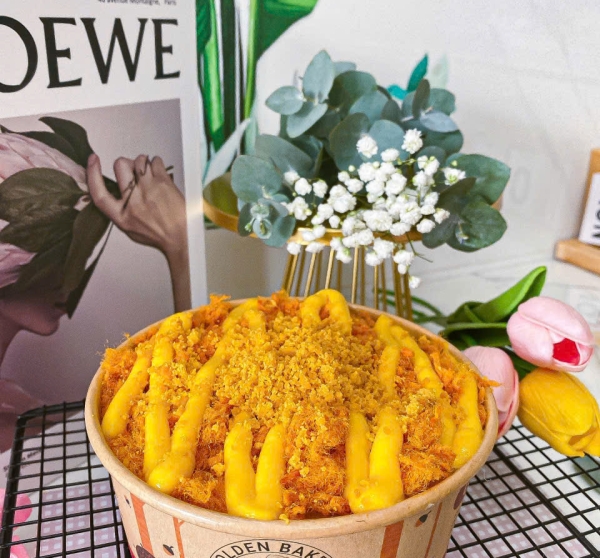 Bánh Bông Lan Sốt Hoàng Kim Chà Bông Gà Cay